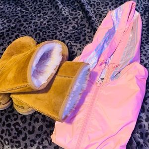 Brown uggs & the brand(pink) windbreaker